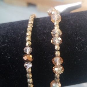 Set of 2 beaded stretch bracelets gold and white Chloe and Isabel